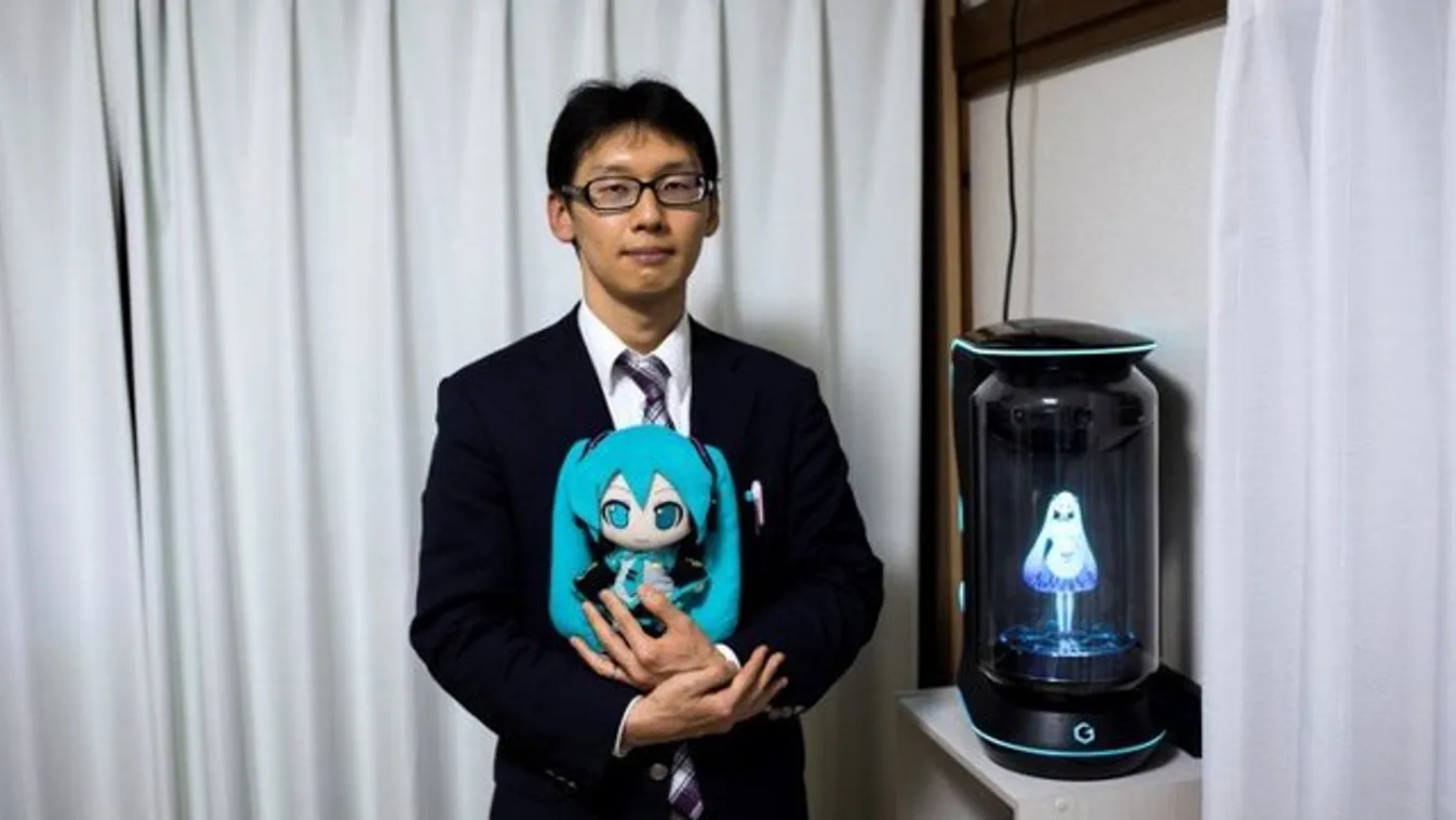 16 éves lány hologramját vette feleségül egy japán férfi
