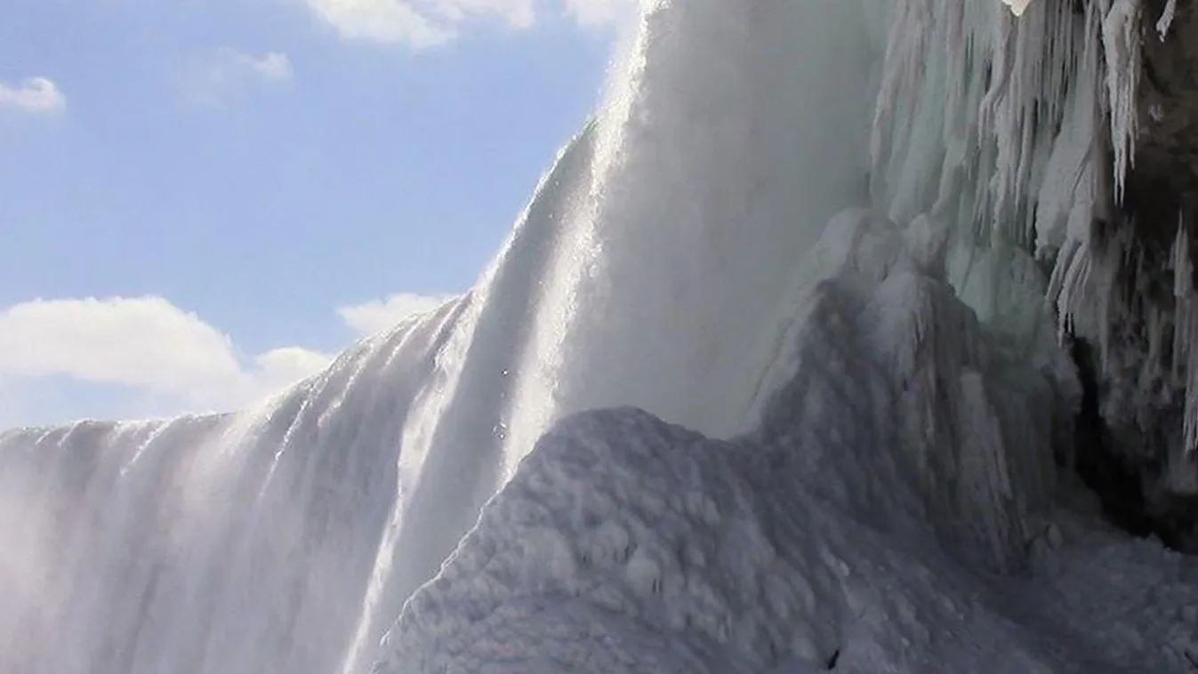 Szuper látványos képeken a befagyott Niagara-vízesés