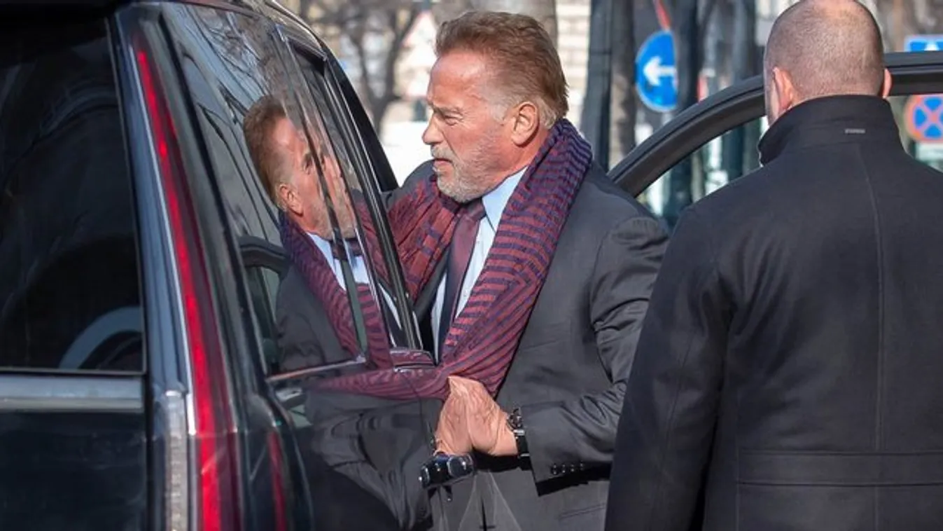 Vajna Tímea letérdelve zokogott férje sírja mellett, Schwarzenegger ismét kiemelte, nagyon sokra becsülte a producert