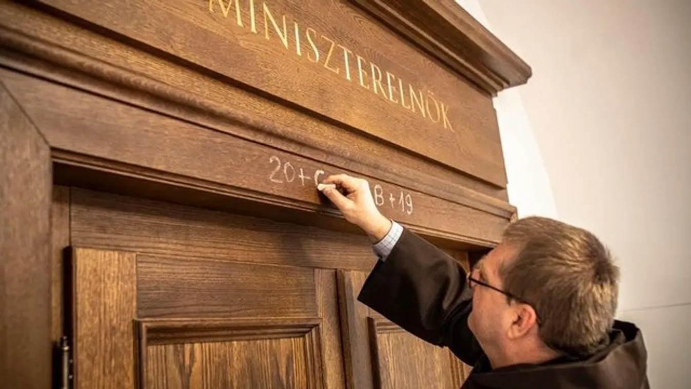 Felszentelték Orbán Viktor irodáját