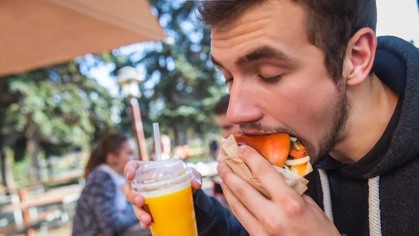 Ingyen sajtburgert osztogat a McDonald's Nagy-Britanniában