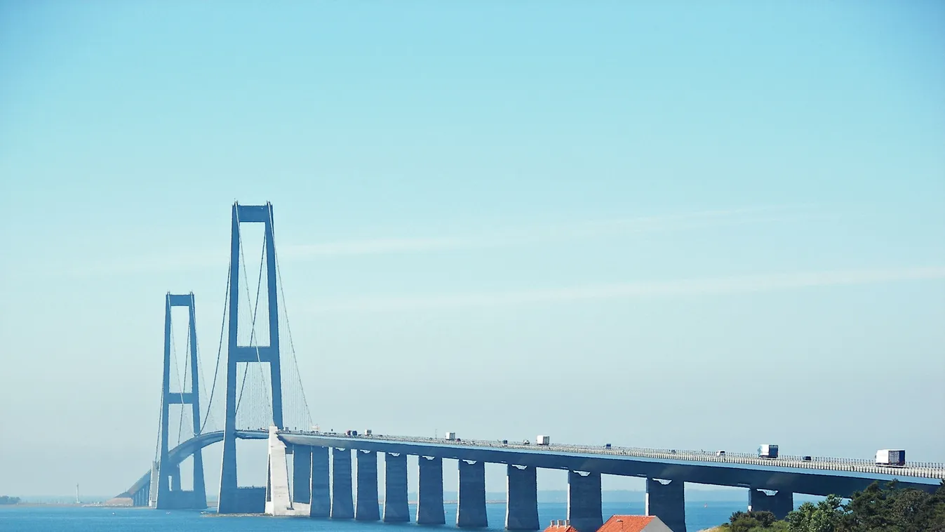 Súlyos vonatbalesetet okozott a vihar egy dán hídon