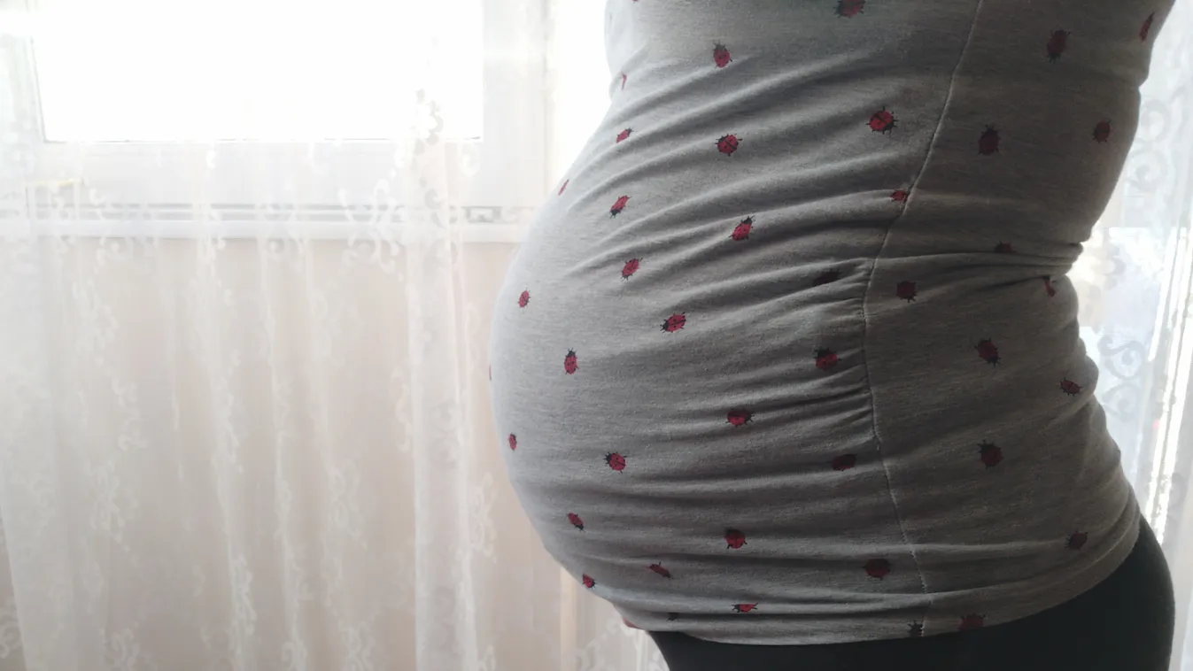 Kinevetett a csecsemős nővér segítség helyett