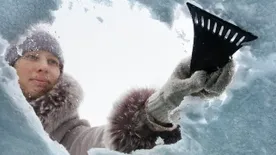 Nem csak a csúszós utak, a behavazott autó is veszélyes