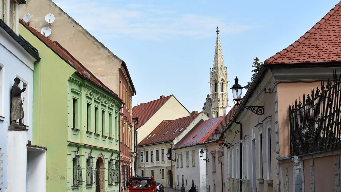 Ingyenes hajós és kisvonatos városnézéssel várják a turistákat Pozsonyban