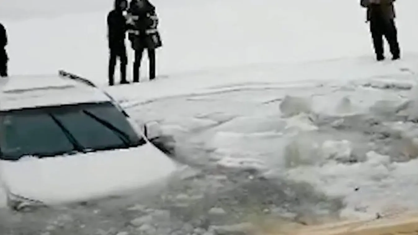 Ez lesz a vége, ha valaki egy befagyott folyón vagánykodik a kocsijával - videó