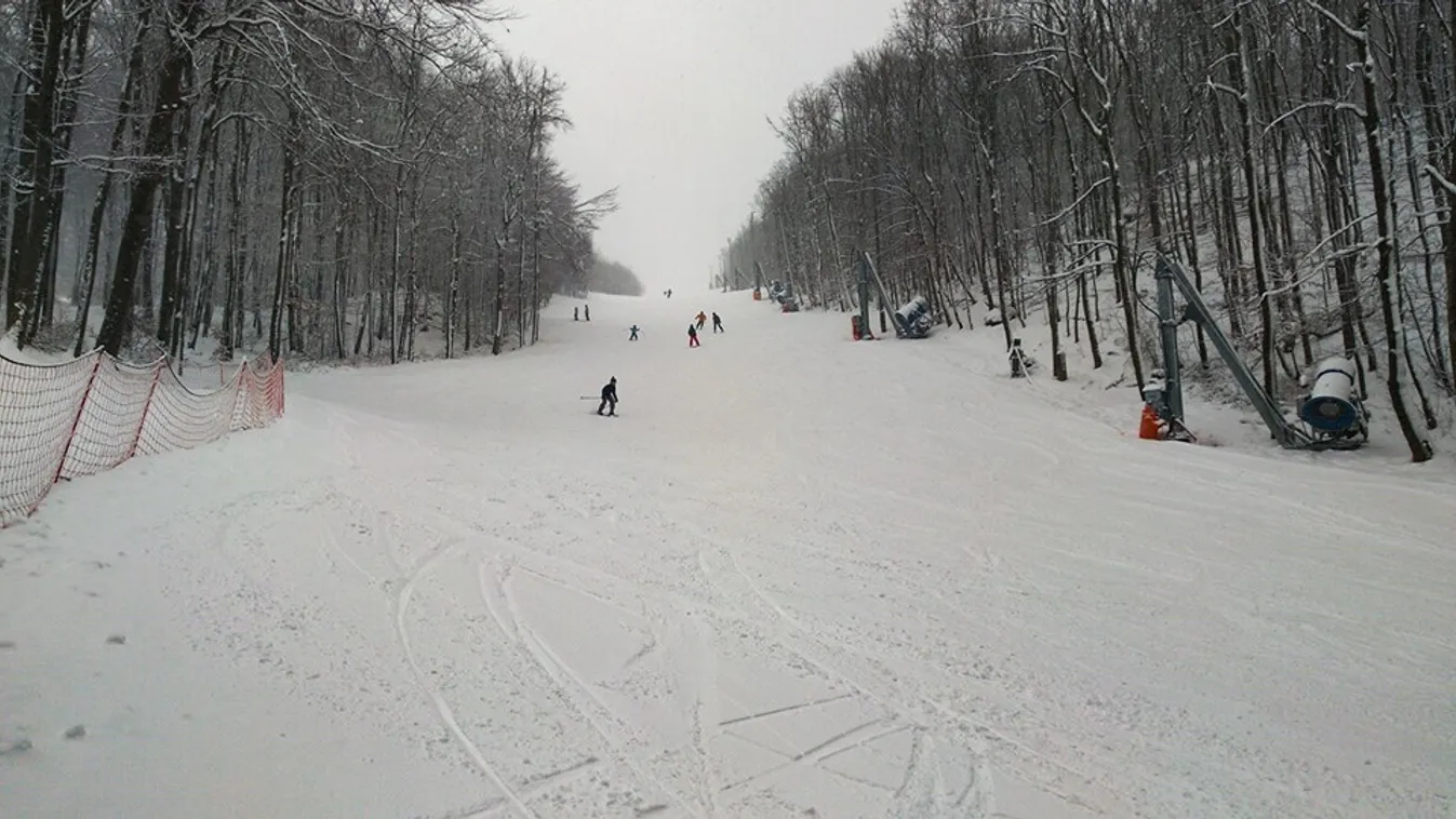 Sípályák éjszakájába menekülhetünk a Valentin-nap elől