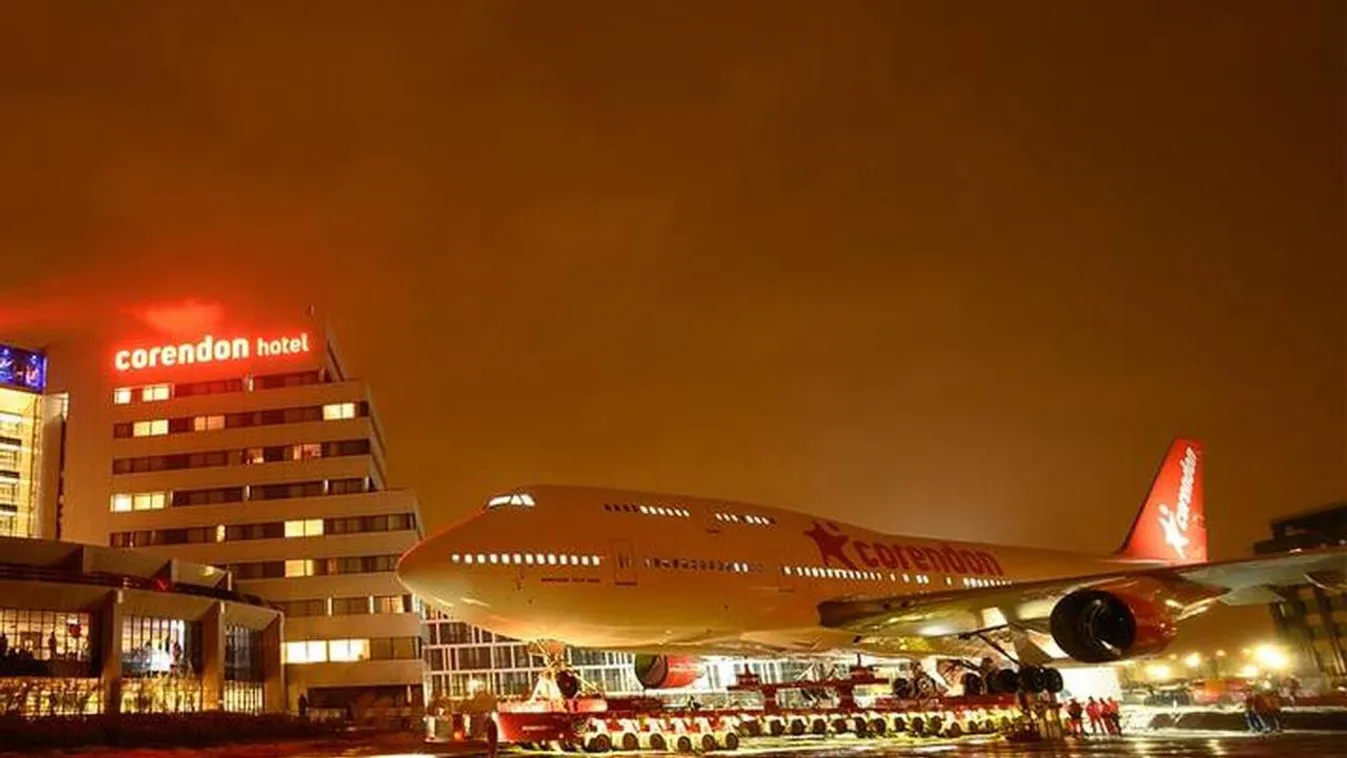Hotelbe költözött a hétvégén egy Boeing 747-es