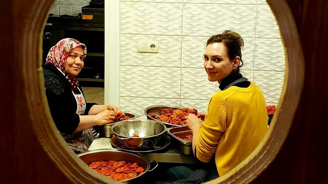 A legjobb török falatokkal együtt tálalja úti kalandjait egy gasztroblogger