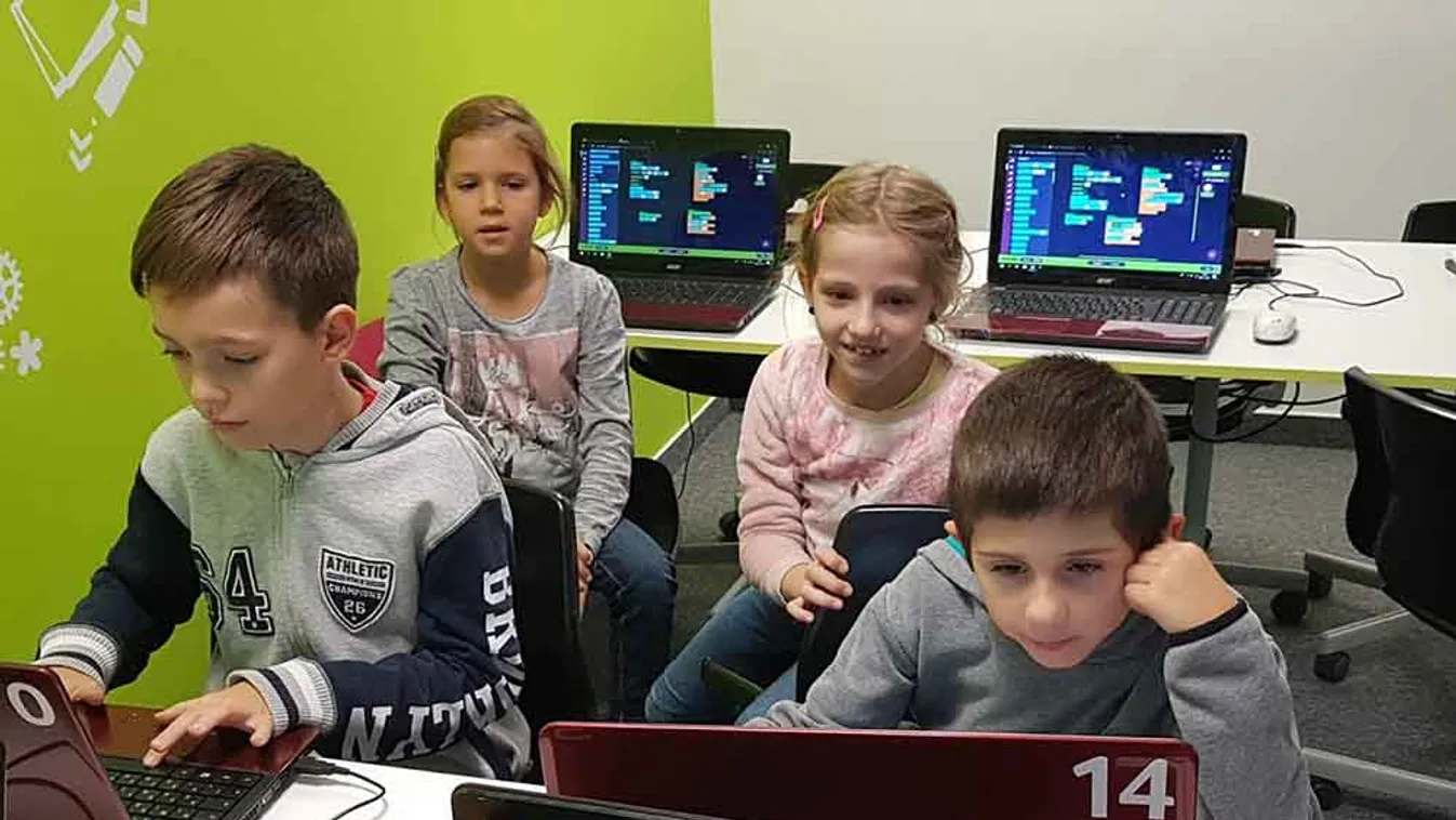 Ennyi időt töltenek a gyerekek a neten