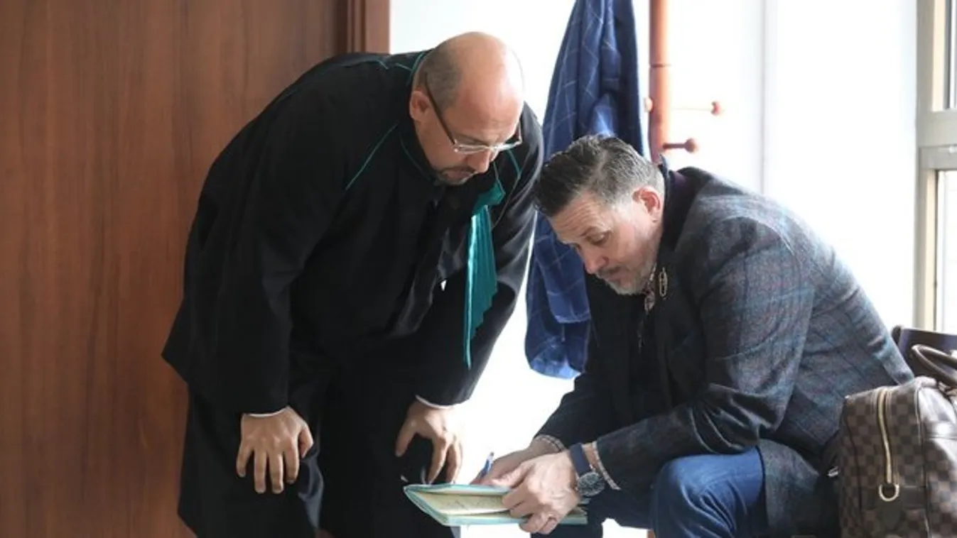 Ki­sebb or­dí­to­zás­sal kez­dő­dött Laj­csi bí­ró­sági tár­gya­lása