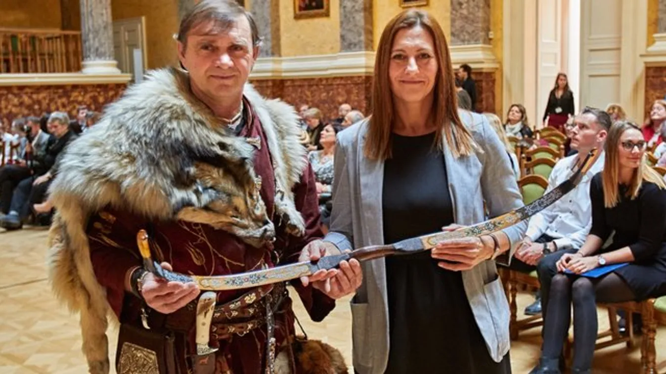 Beteg gyerekeken segít a Széchenyi-íj