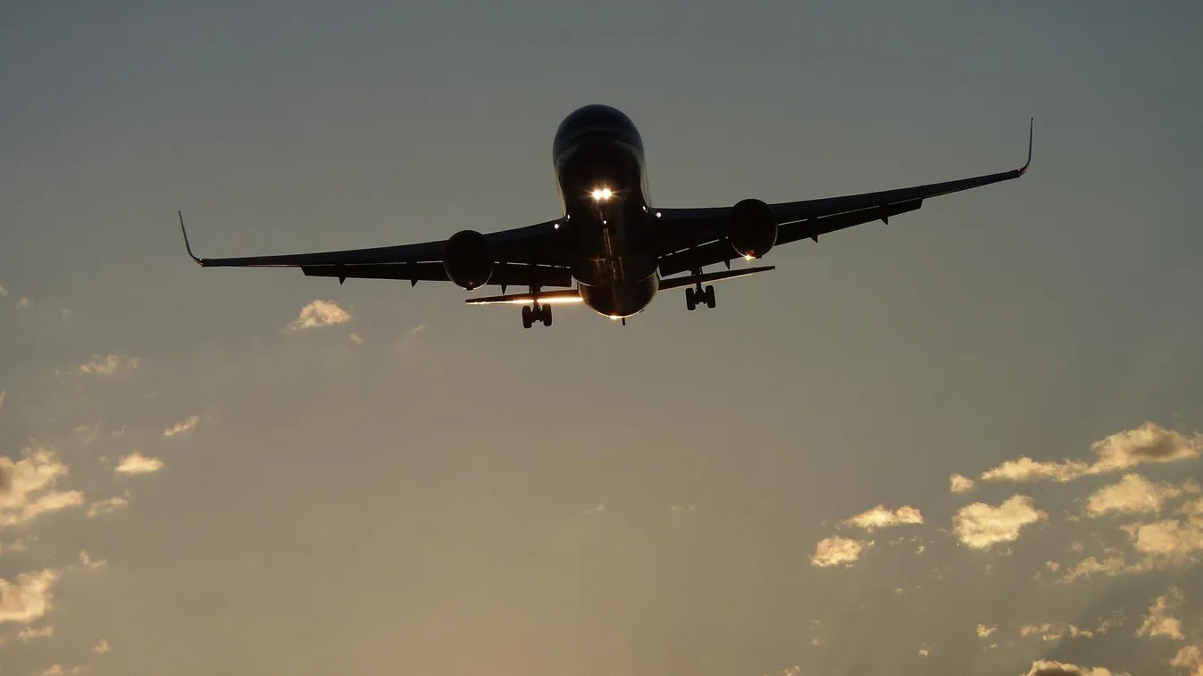 Zárt ajtók mögött mutatták be az új Boeing gépet