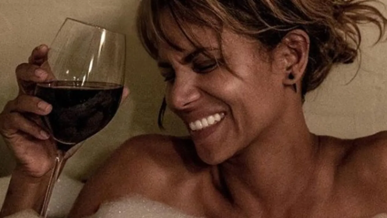 Hopszika, Halle Berry teletetováltatta a hátát? Hát kellett ez?