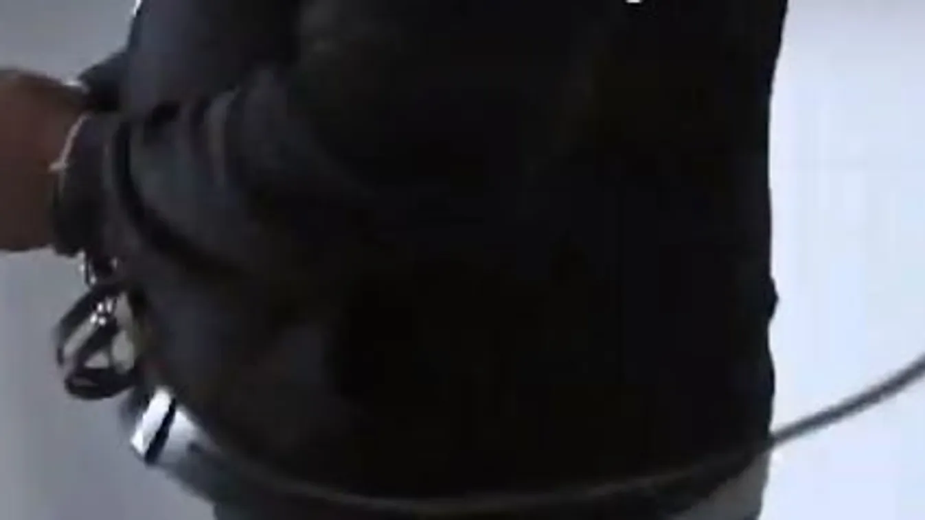 Felébresztette az alvó kamionsofőröket, majd kirabolta őket egy férfi az M1-esen - videó