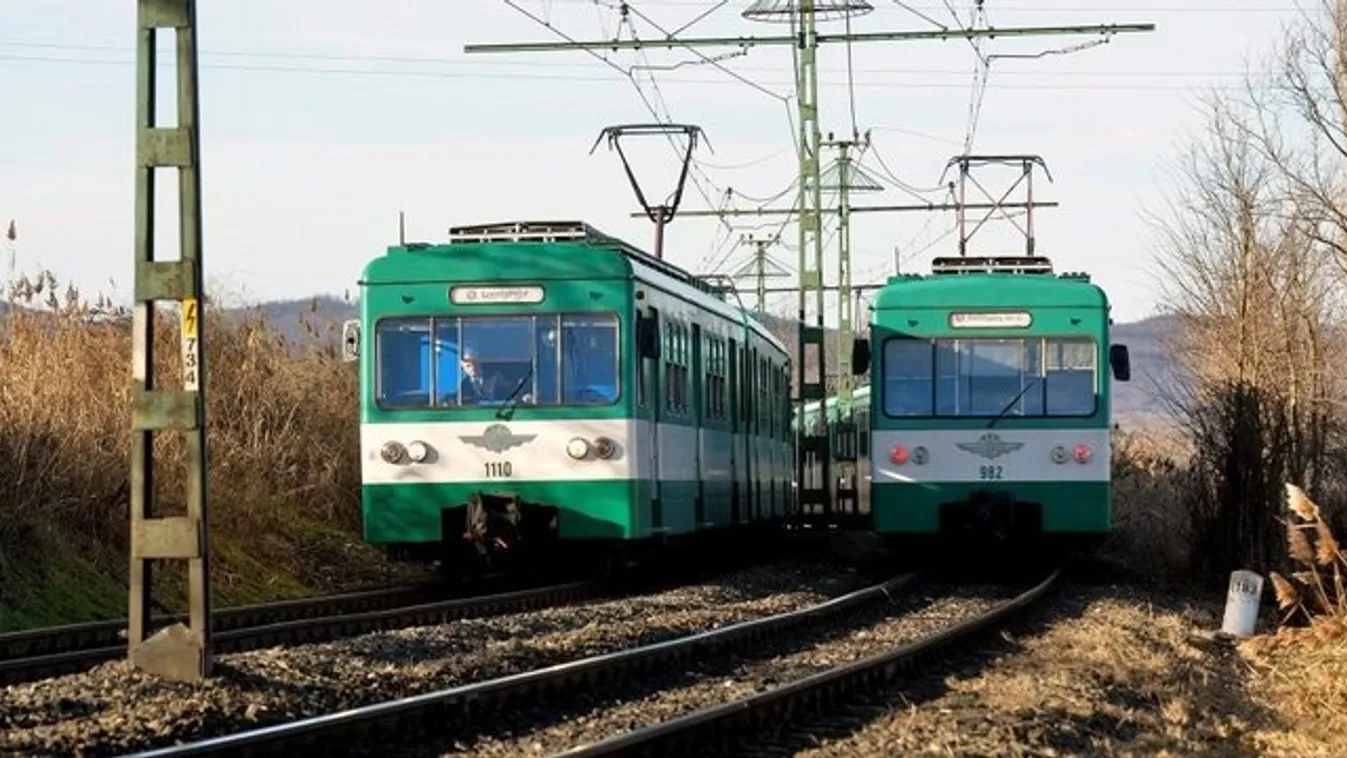 Busszal ütközött a HÉV Csömörön, többen megsérültek