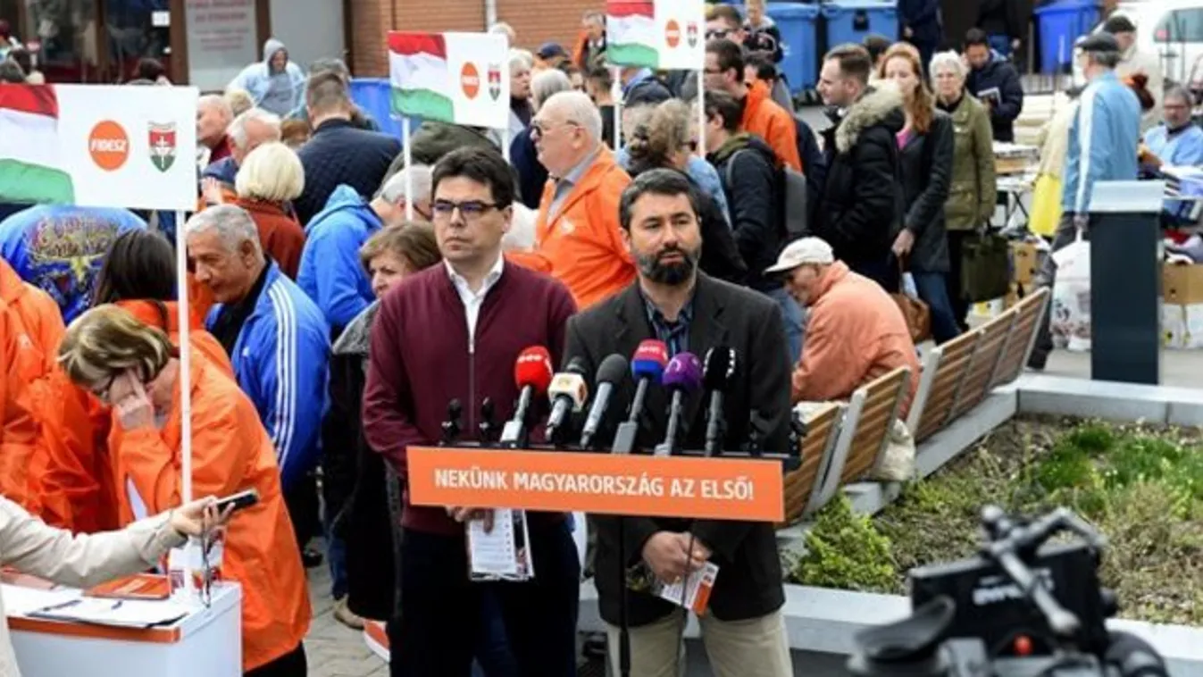 Aláírásokat gyűjt a Fidesz Orbán Viktor programjának támogatására
