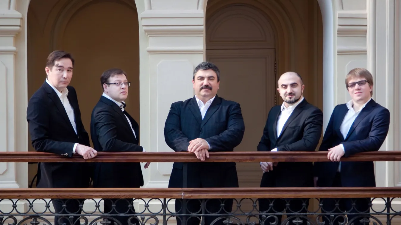 Orosz és magyar férfiak zengik be Magyarországot