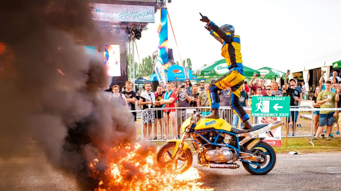 Őrületes kaszkadőrshow-val készül az alsóörsi motorosbuli