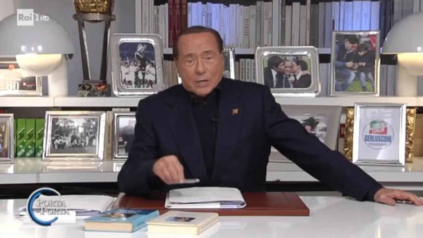 Silvio Berlusconi is Orbán Viktor mellé állt