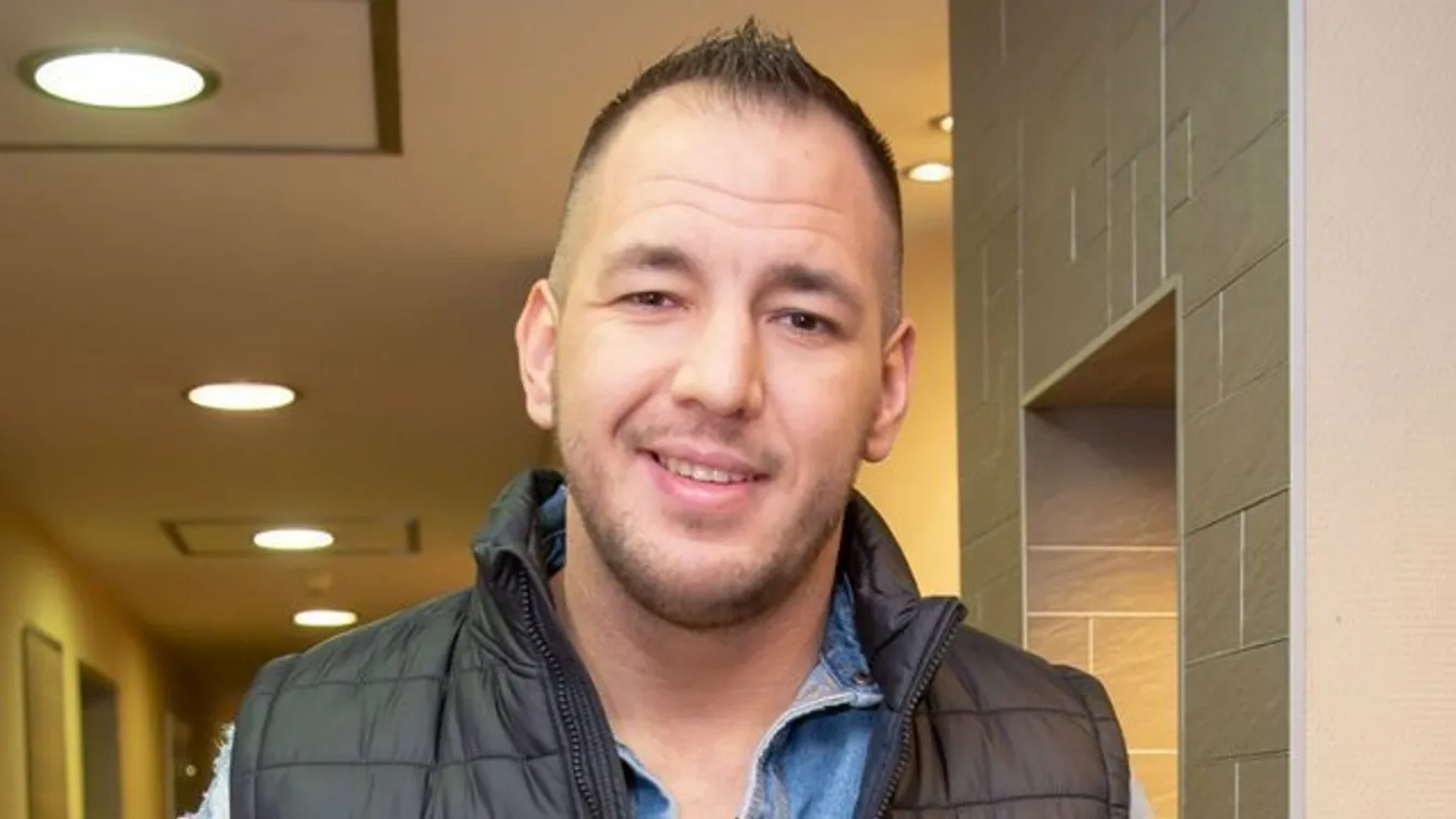 Curtis fiának görög neve lesz