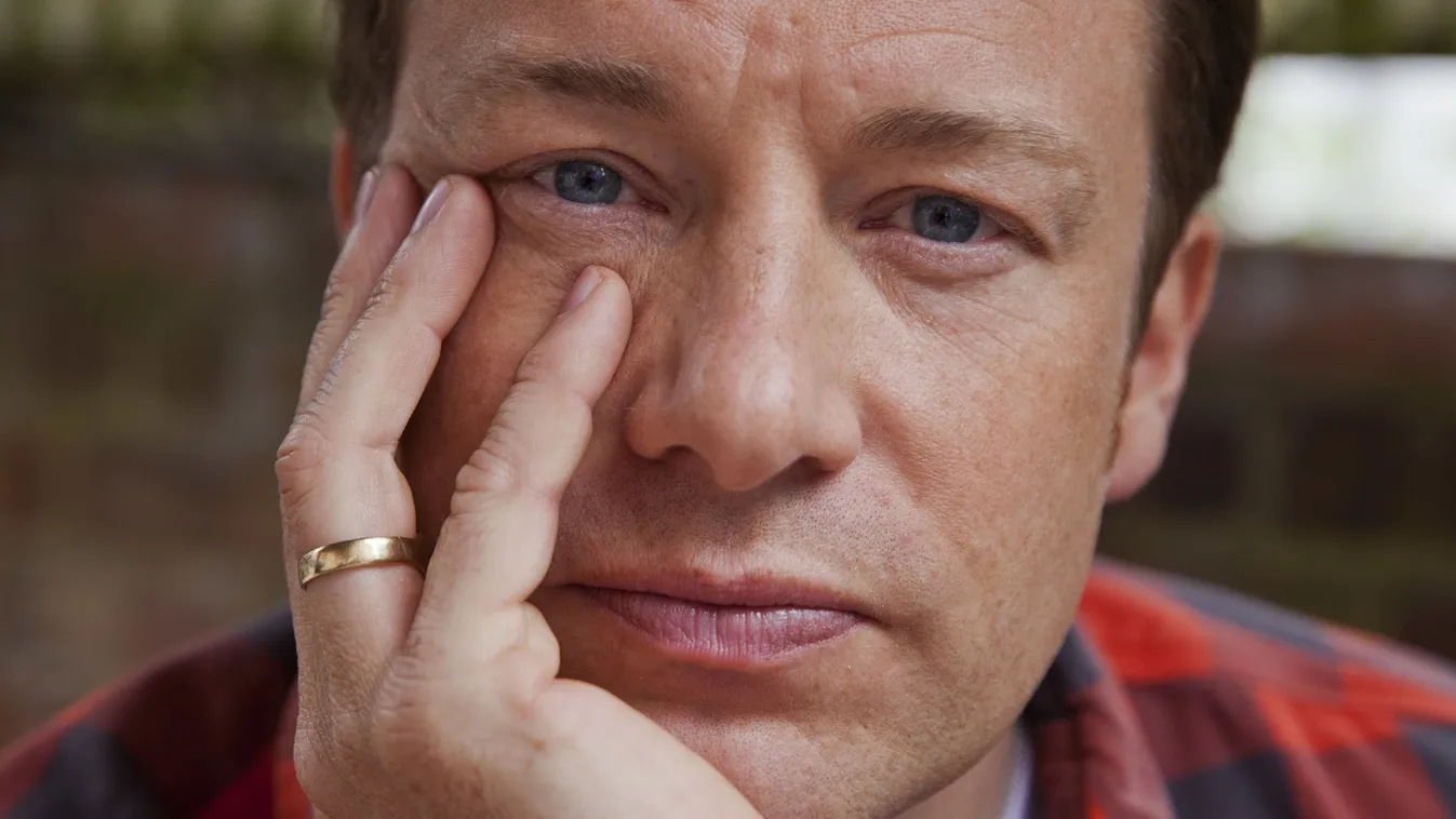 Jamie Oliver éttermei bezártak, ezer ember maradt munka nélkül