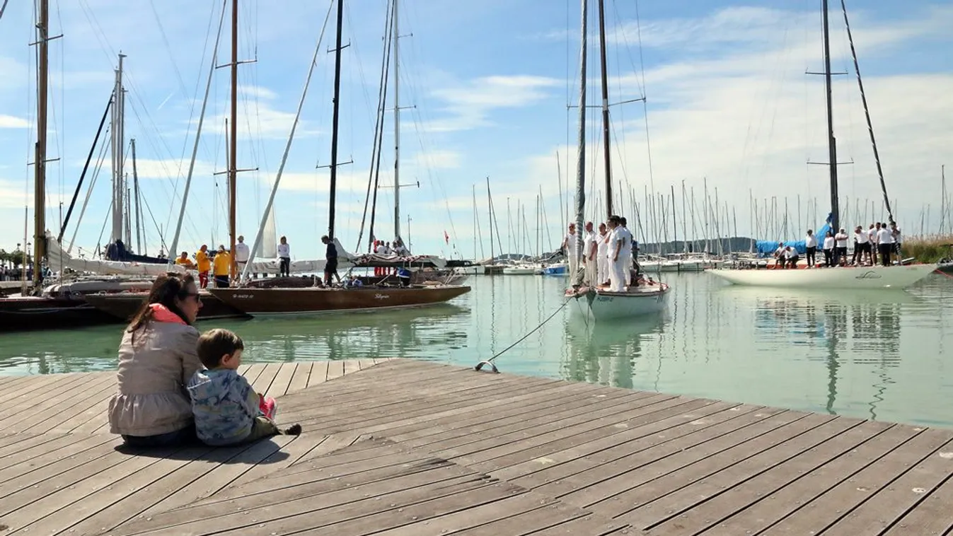 A Balaton megkoszorúzásával indult el az idei vitorlásszezon