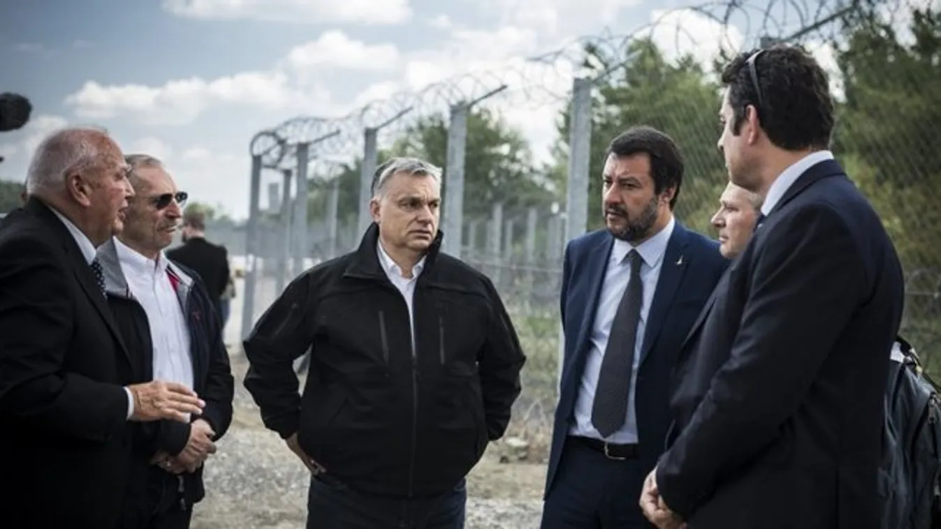 Orbán Viktor a határvédő kerítésnél fogadta Salvinit