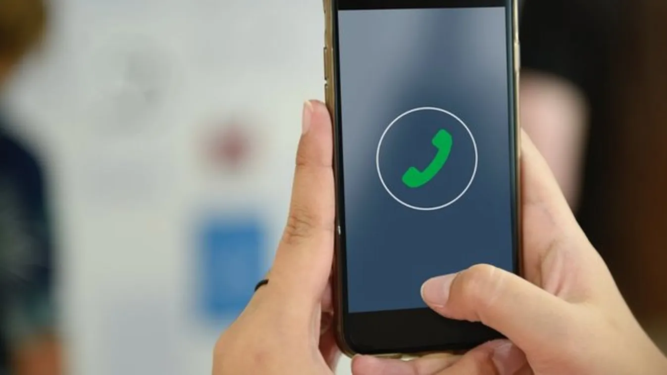 Telefontok magányosoknak: képzeletbeli szerelmünk kezébe húzhatjuk a mobilt