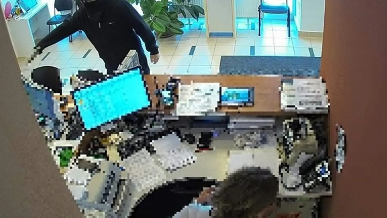 Fegyverrel raboltak bankot Üllőn, a rendőrség keresi a képeken látható férfit