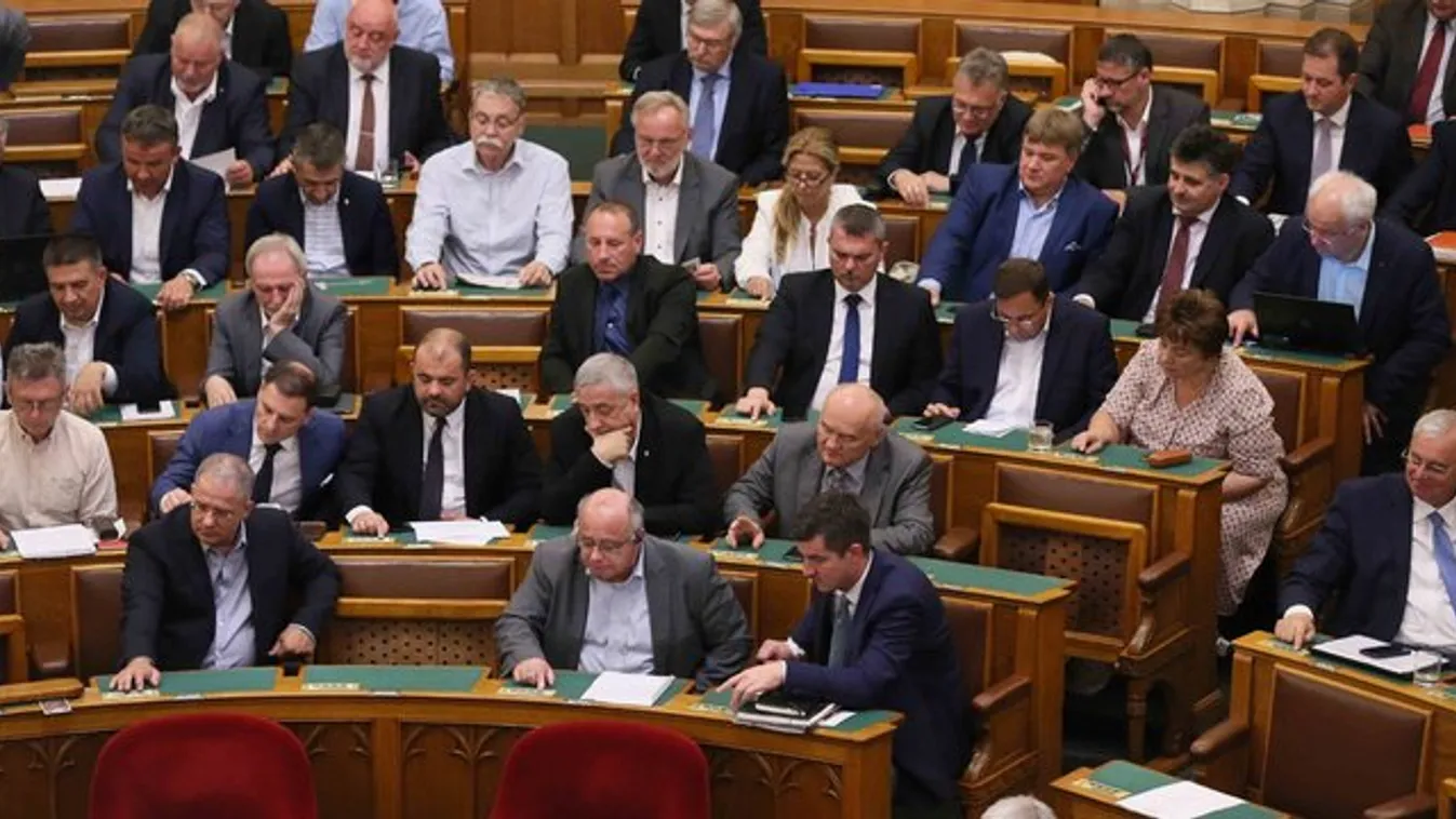 Dön­tött a Par­la­ment: A Nem­zeti Össze­tar­to­zás Éve lesz 2020