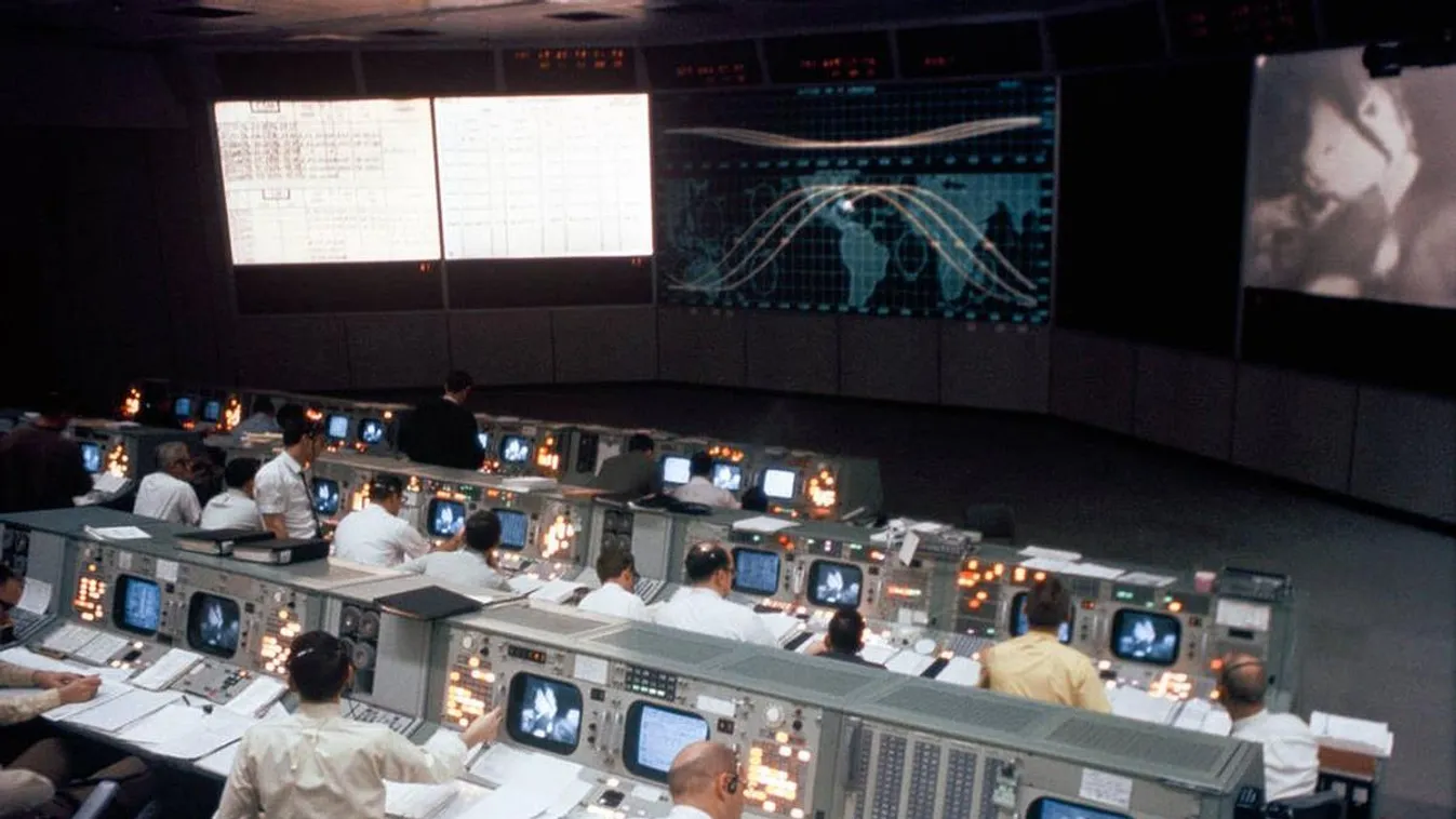 Tegyen egy sétát az Apollo-program felújított irányítótermében!