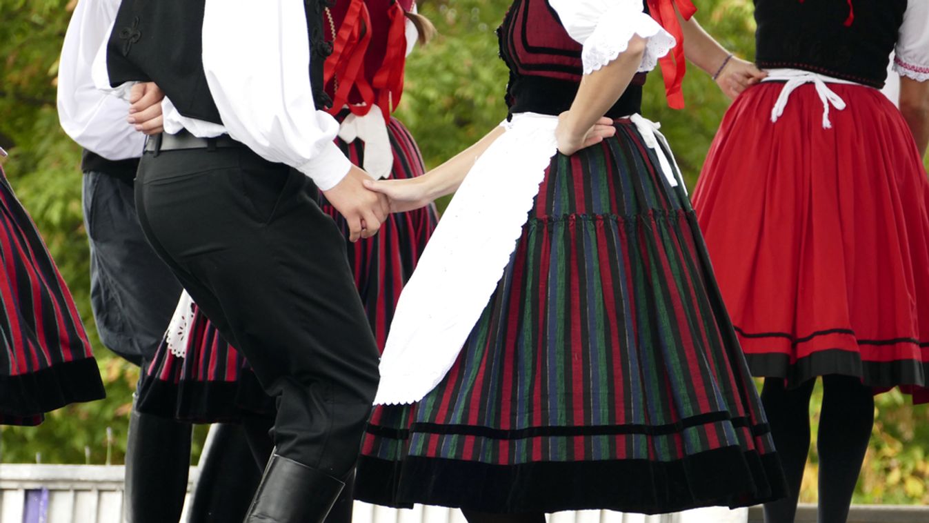 https://cdn.borsonline.hu/2019/06/FF41alzGU371gWJ3Qr7xPJEqTOhABPjFZRTfVHeWS7Y/fill/1347/758/no/1/aHR0cHM6Ly9jbXNjZG4uYXBwLmNvbnRlbnQucHJpdmF0ZS9jb250ZW50LzkzNWU1MjZjNDc5NTQ1MTE4NjE5ODZiOWMxZDBlMTIw.jpg