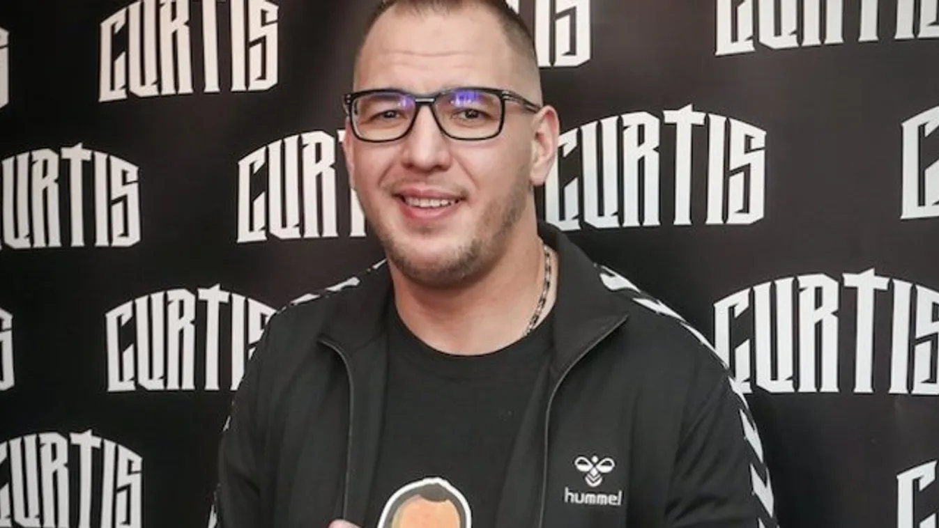 Curtis túl van a nehezén