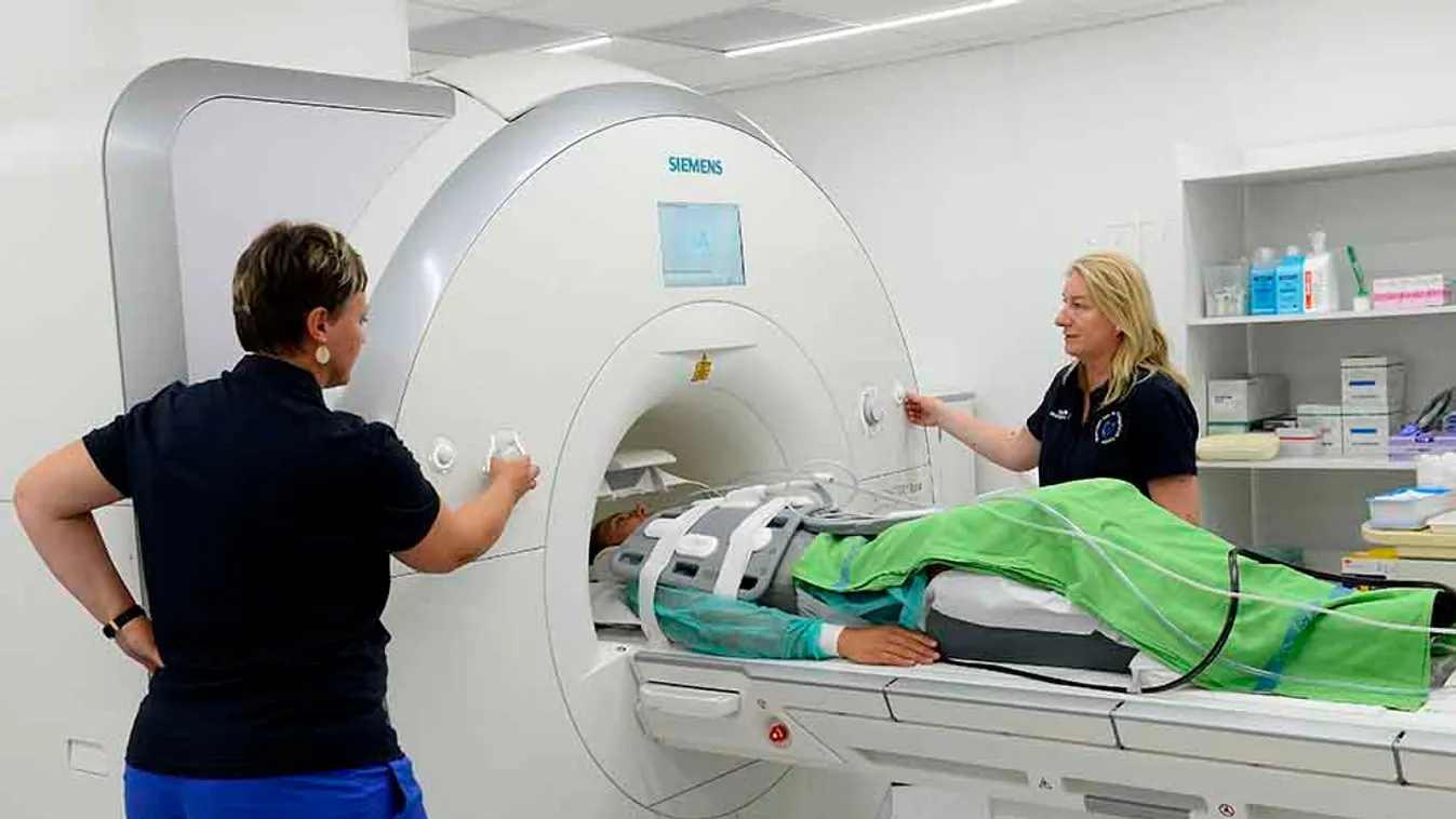 Csúcskategóriájú MR-berendezést adtak át a városmajori szívklinikán