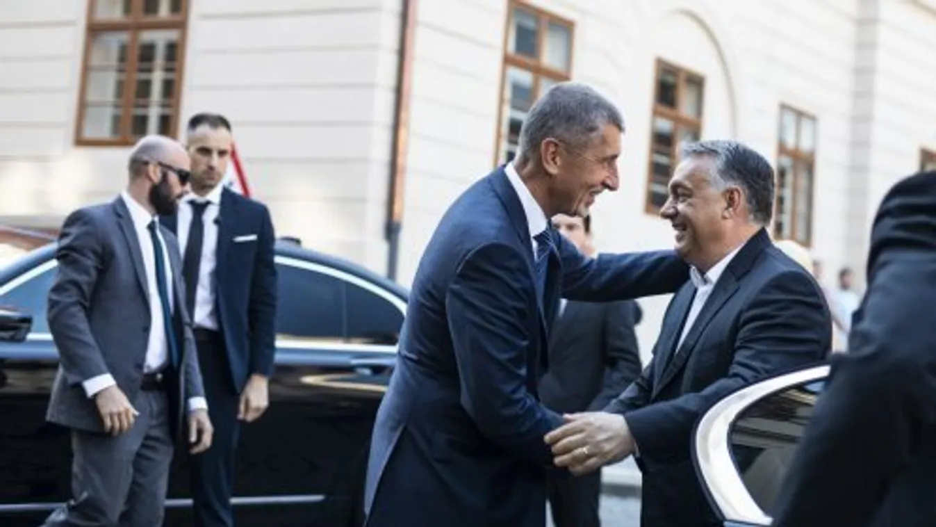 Orbán Viktor kormányfői V4-csúcson vesz részt Prágában