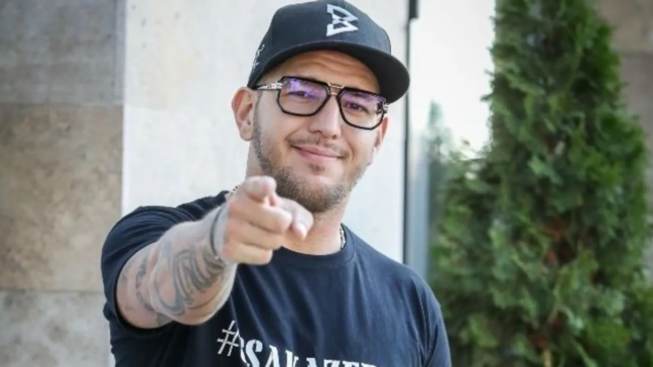 Apás szülésre készül Curtis
