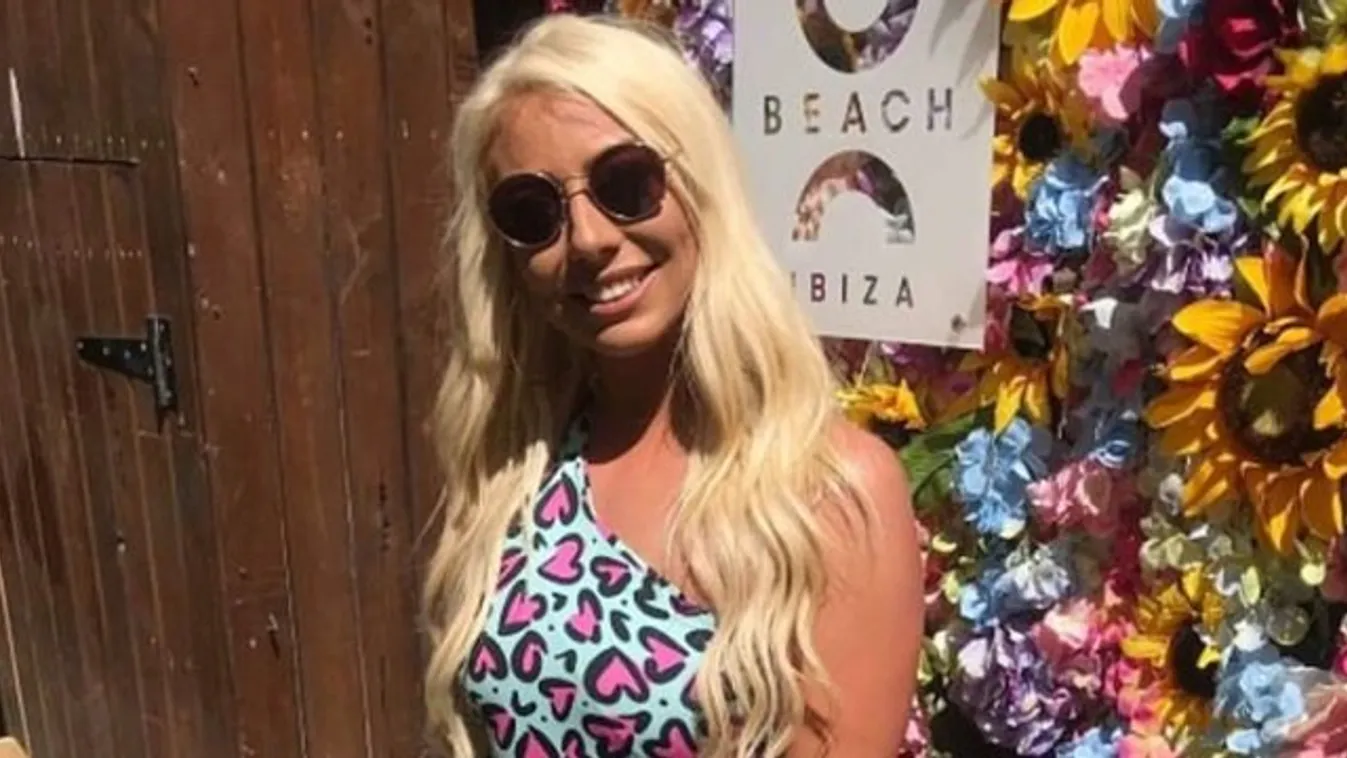 A fürdőruhából kilógó szeméremajkai miatt reklamált, megalázó választ kapott 18+