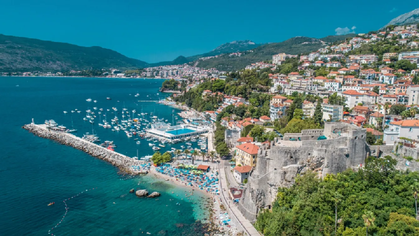 Hemzseg a turistáktól Herceg Novi