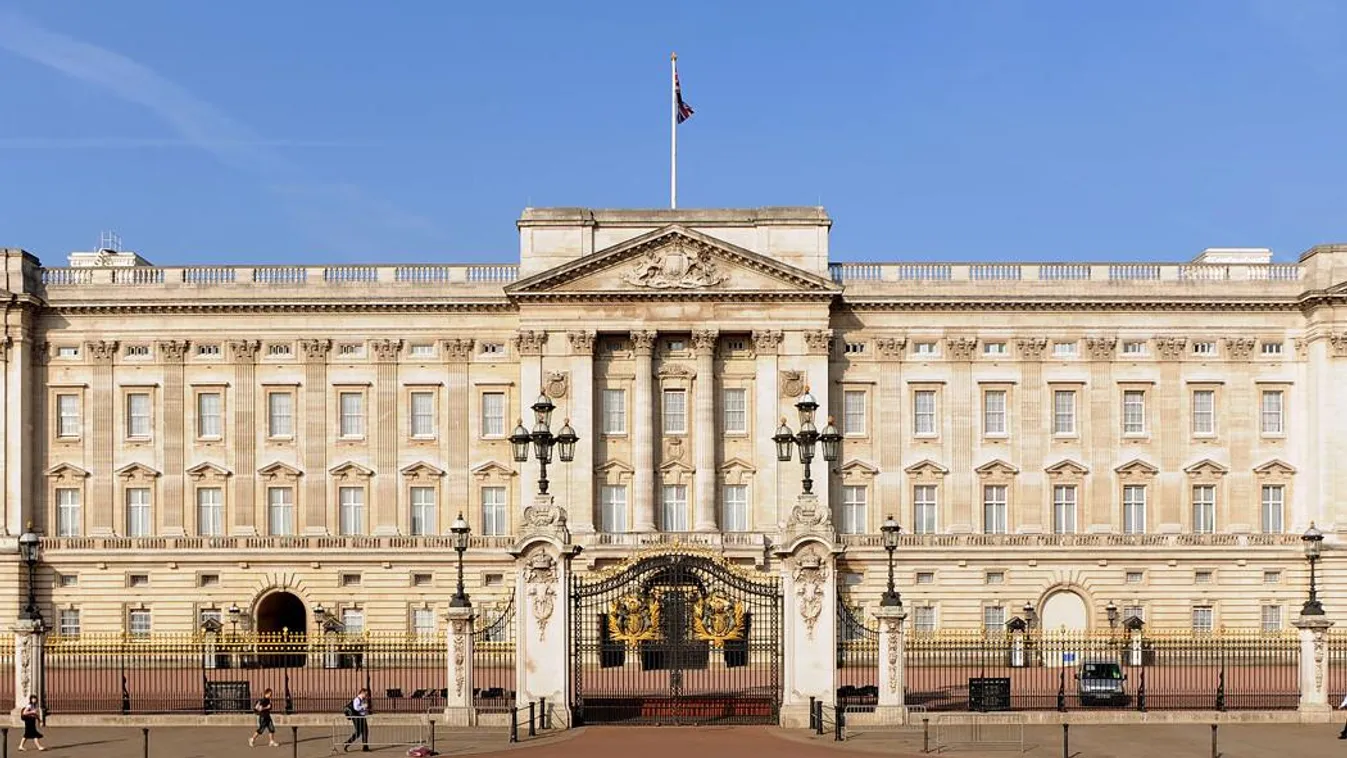 Megnyitották a Buckingham-palotát a látogatók előtt, amíg a királyi család nyaral