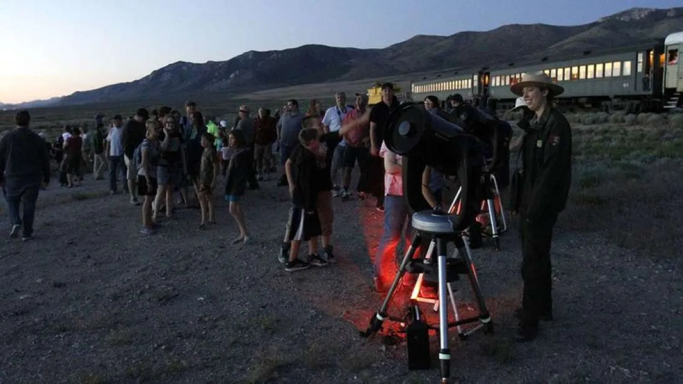 A semmi közepére indítottak csillagnéző vonatot a turistáknak Nevadában