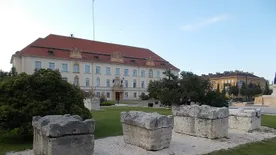 Már a komáromi légiótábor főkapuja is előlépett a múltból