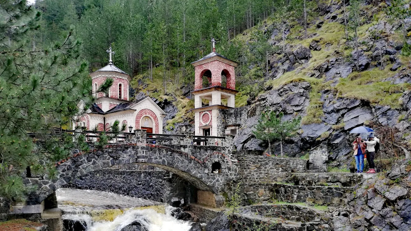 Induljanak Kusturica nyomába, a kabrió Trabantok és retró Volgák földjére!