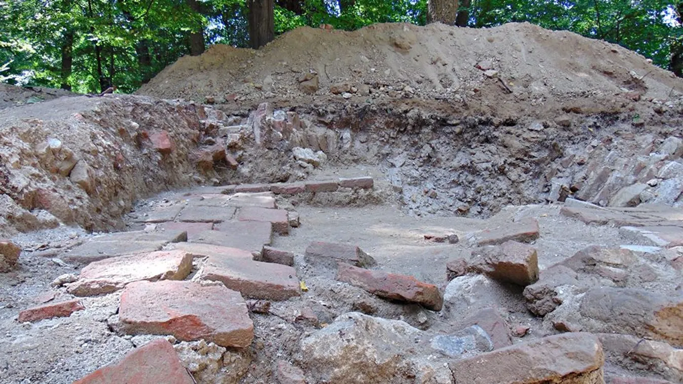 Egy kolostor ősrégi kapujára bukkantak a régészek Balatonszemesen