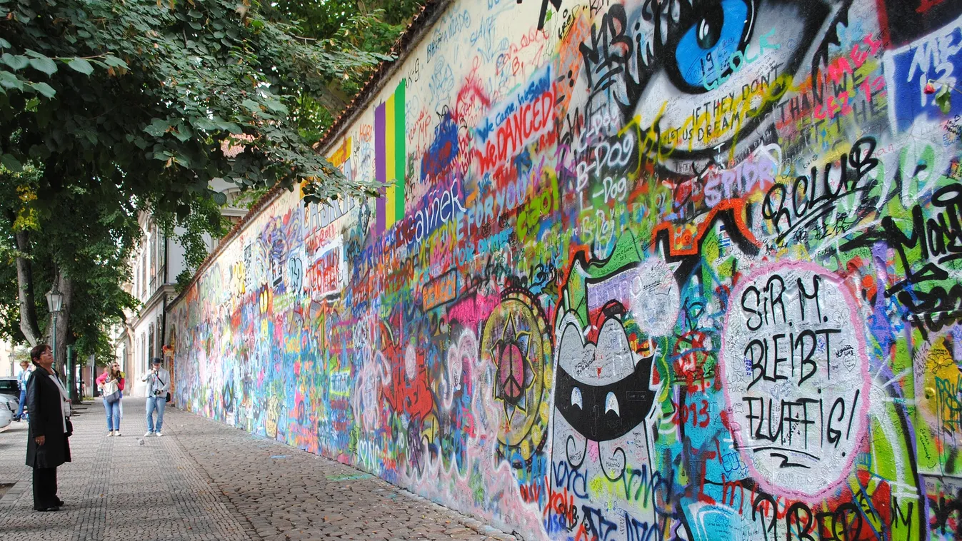 Heves érzelmeket kavart a prágai Lennon-fal