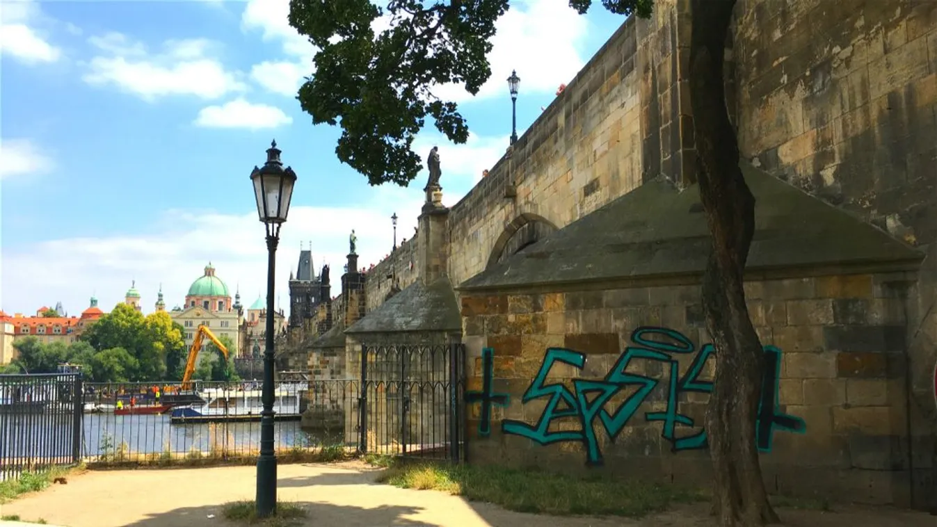 Megbüntették a Prágában graffitiző német turistákat