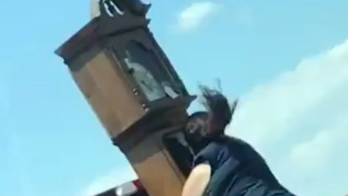 Az idő fogságába került egy nő az amerikai autópályán - videó