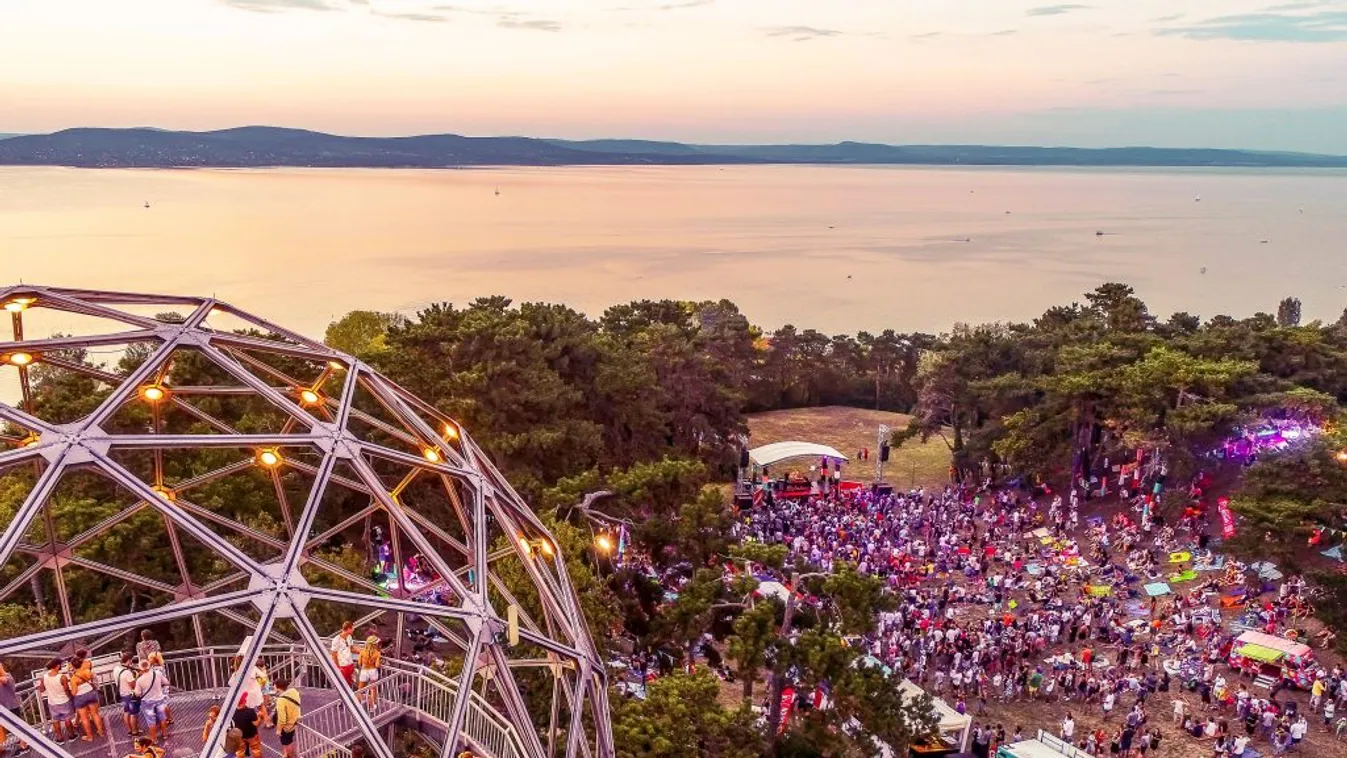 Piknikezzen egy jót a balatonboglári Gömbkilátó tövében!