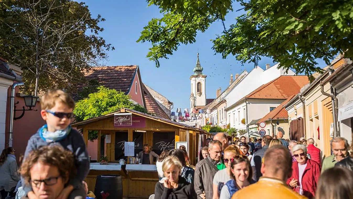 A szentendrei fesztiválon még borházasságot is köthetnek