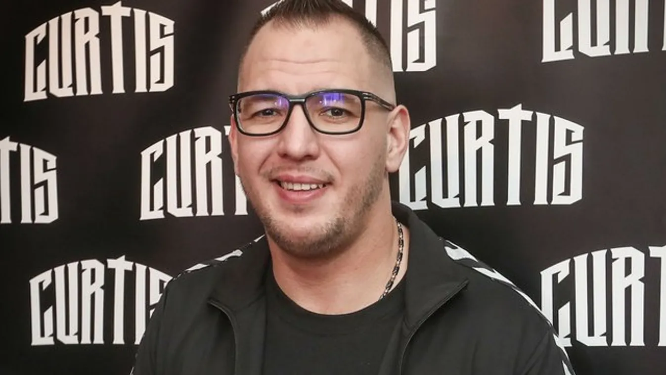 Curtis kívánja a drogot